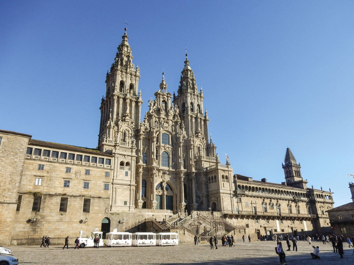 The Camino del Norte and Camino Primitivo To Santiago de Compostela and Finisterre from Irun or Oviedo (ENG) - dabai.lv